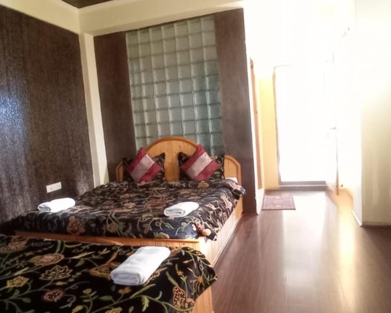 Hotel Shefaf Durgjan エクステリア 写真