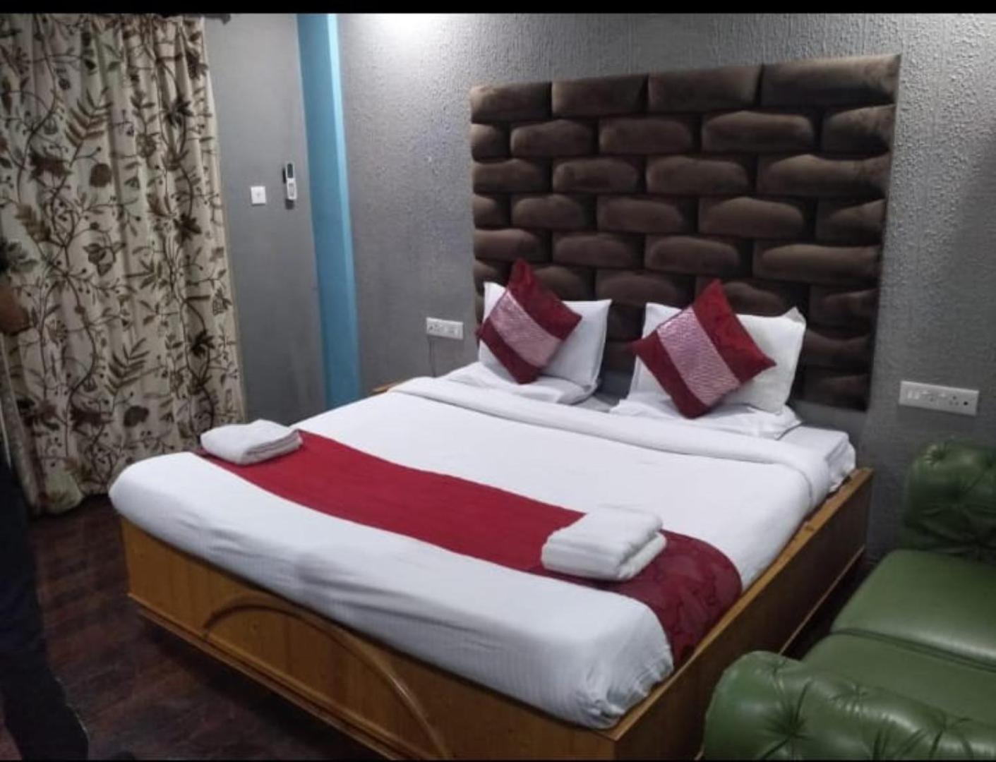 Hotel Shefaf Durgjan エクステリア 写真