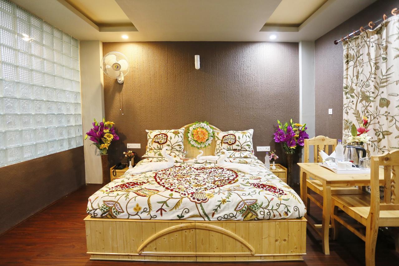 Hotel Shefaf Durgjan エクステリア 写真