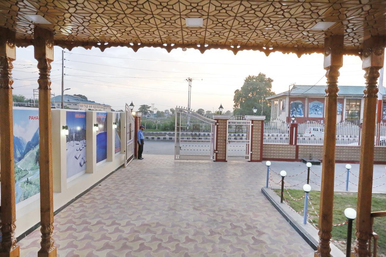 Hotel Shefaf Durgjan エクステリア 写真
